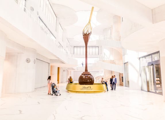 Halle mit Schokobrunnen