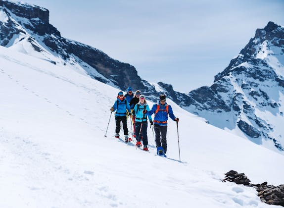 Private snowshoe hike in Adelboden with apéro
