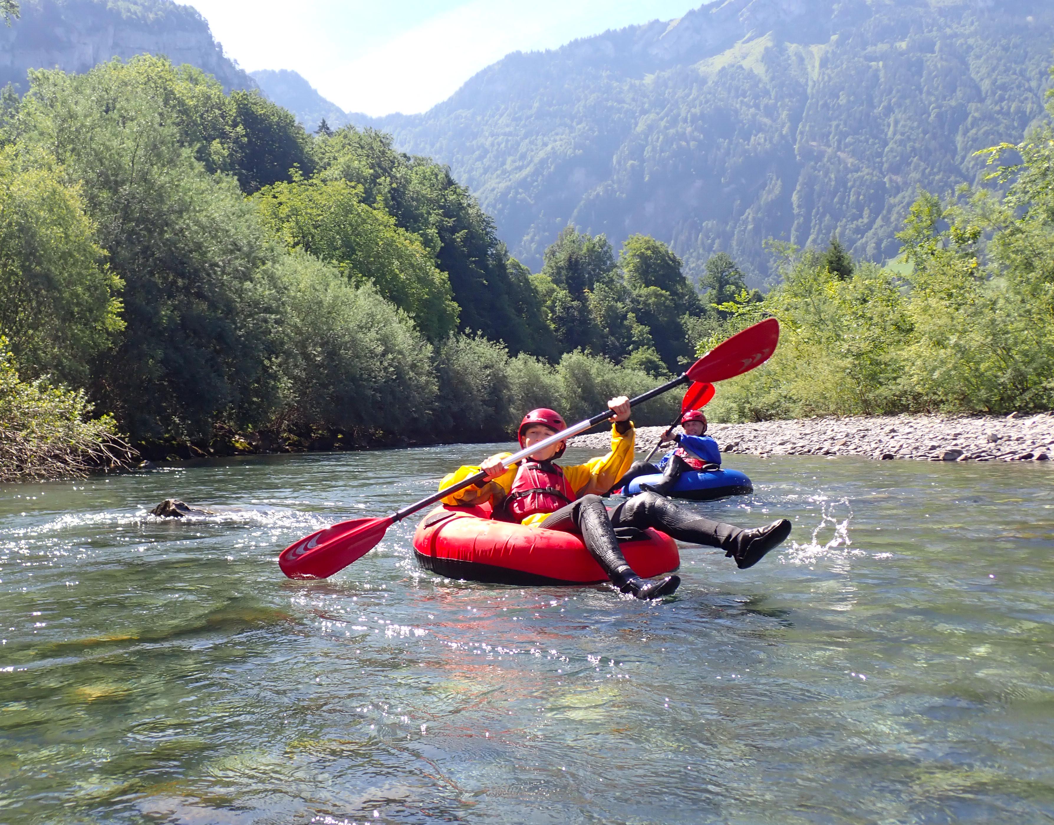 Tubing über den Fluss Muota