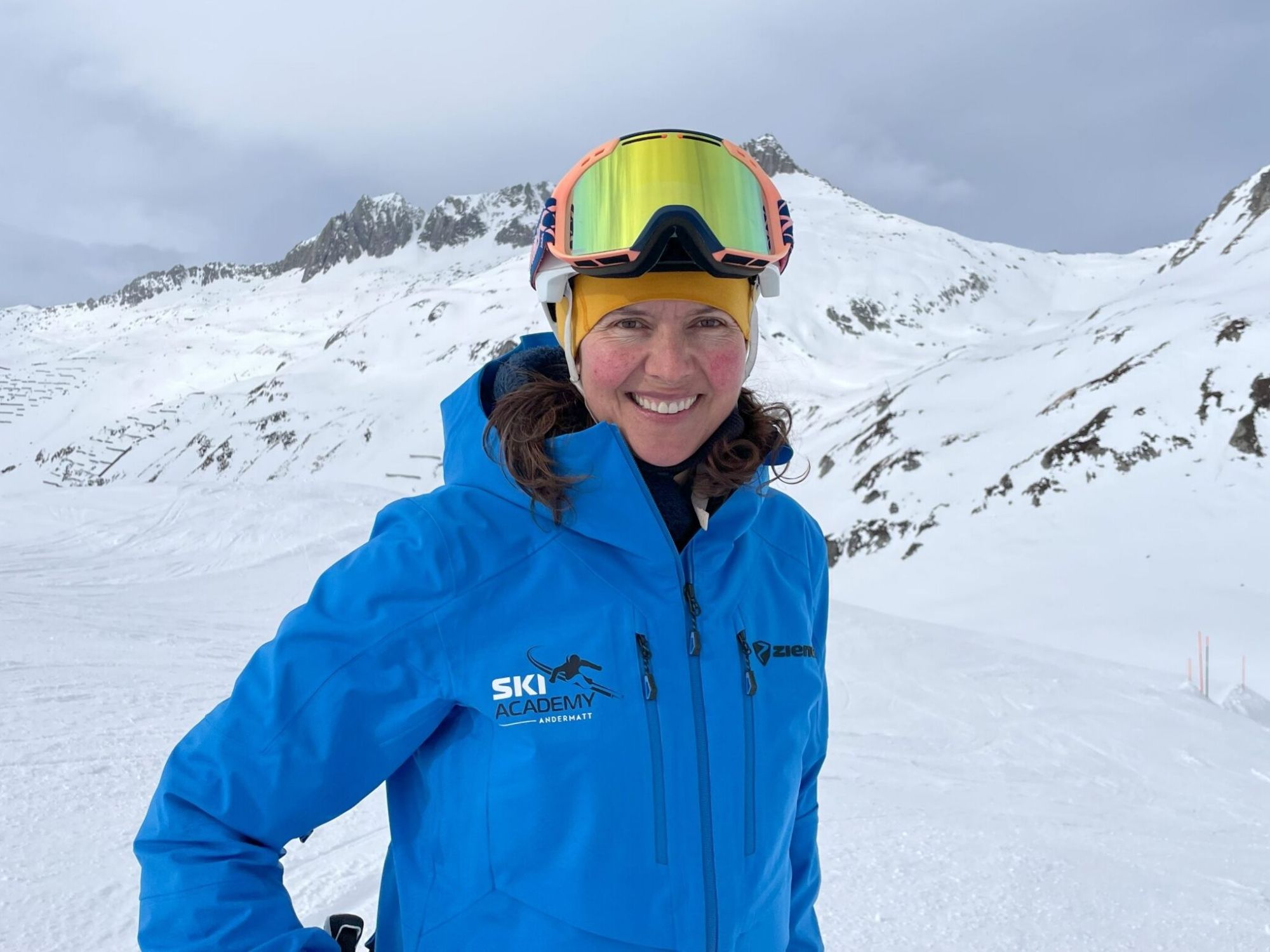 SkiAcademy_Instruktör_Heidi_IMG_7660-skalen-e1742453773999