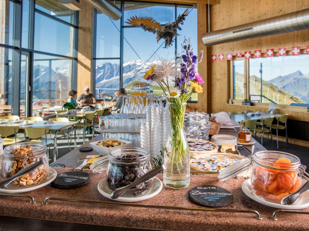 Buffet petit-déjeuner Tour des Alpes_4_par.davidbirri