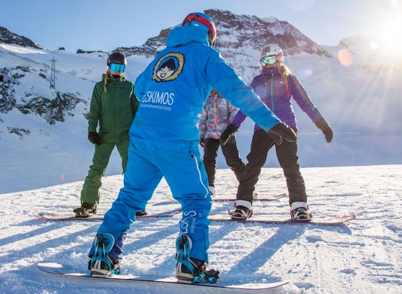 Snowboard Unterricht Gruppe für Erwachsene in Saas-Fee