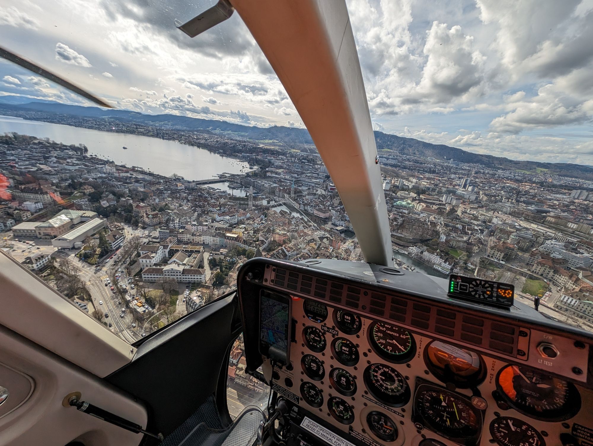 « Zurich vue du ciel » vol privé en hélicoptère au départ de Buttwil