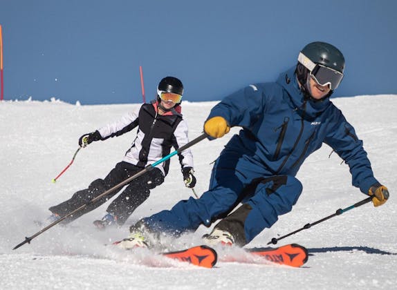 Skifahrer und Skilehrer