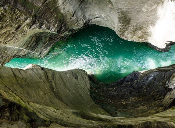 Fluss in der Schlucht