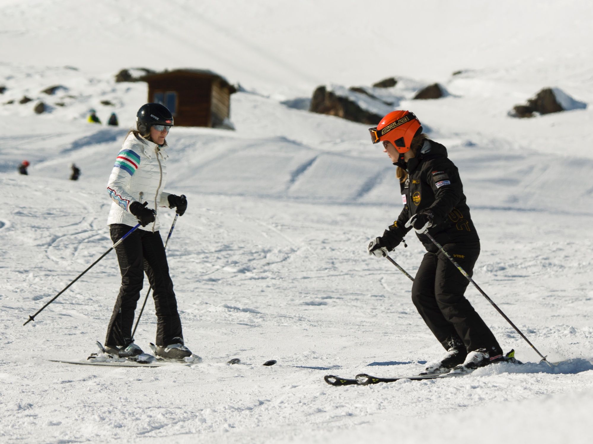 Skilehrer mit Skifahrer