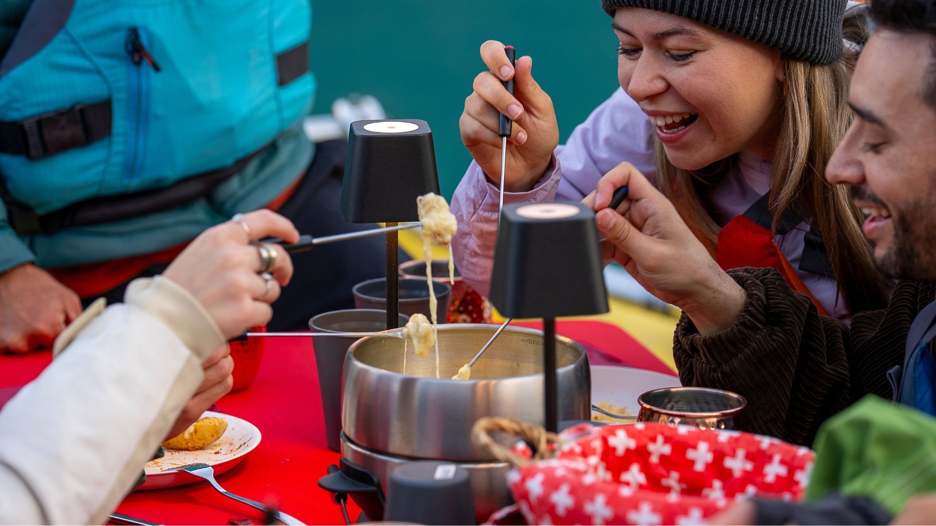 Mengapung Fondue Keju_1920x1080
