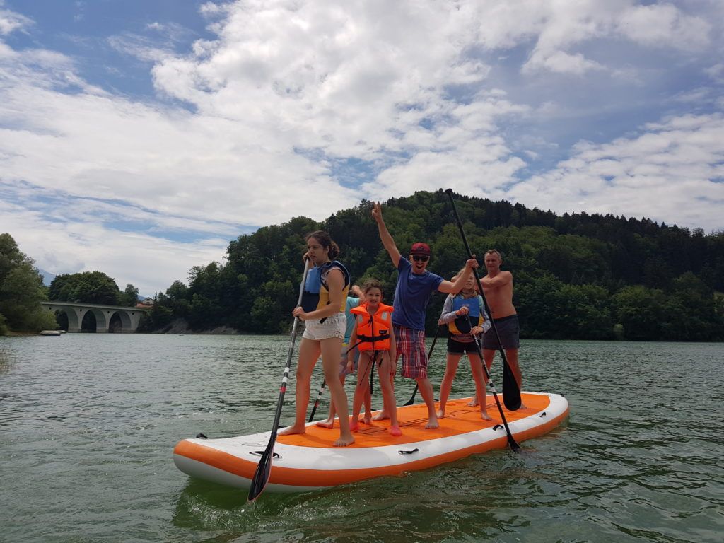 Alquiler de SUP para grupos en el lago de Gruyère