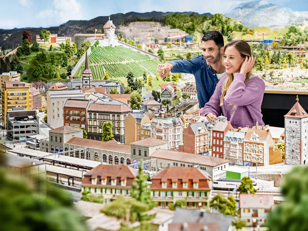 Besucher in der Ausstellung