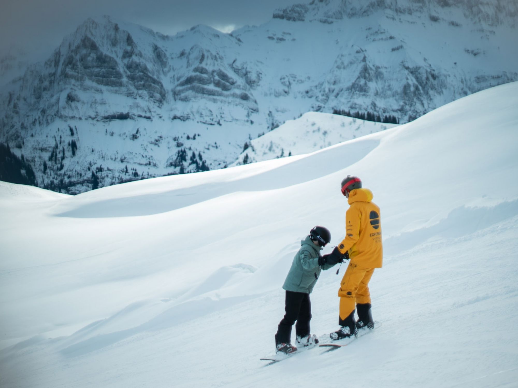 private-kids-snowboard-lesson-champery
