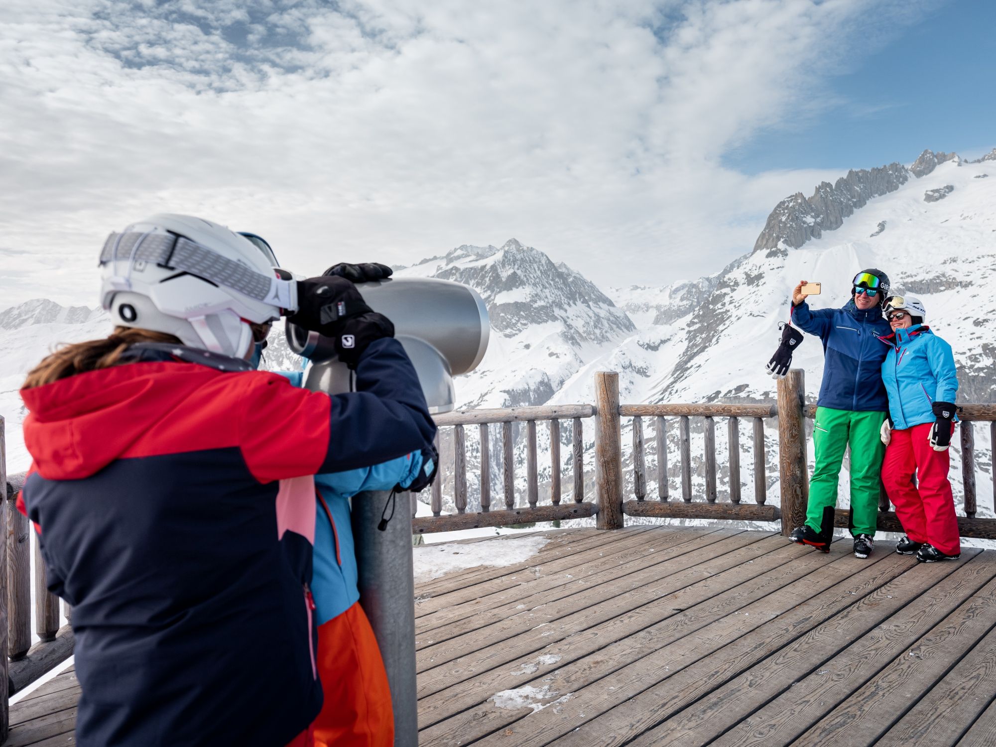 familie-op-de-uitkijkpunt-moosfluh (1)