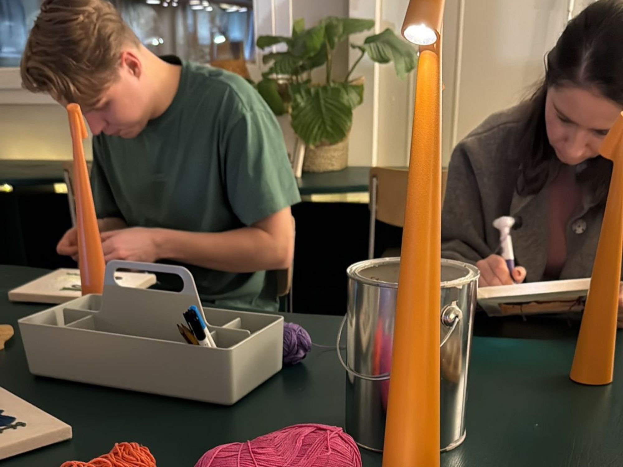 Kim Chỉ Punch Needle: Workshop Nghệ Thuật Sau Giờ Ở Zürich