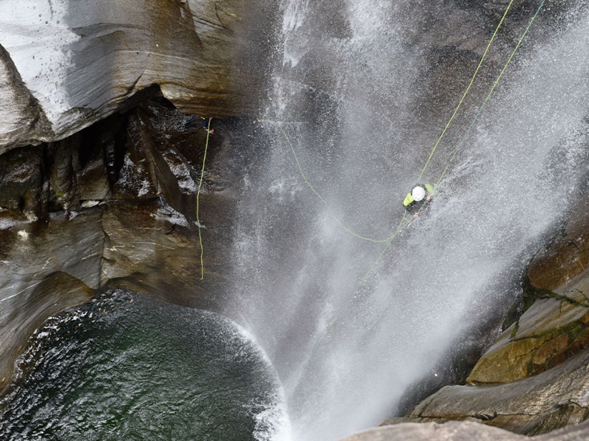 purelements-canyoning-iragna-1
