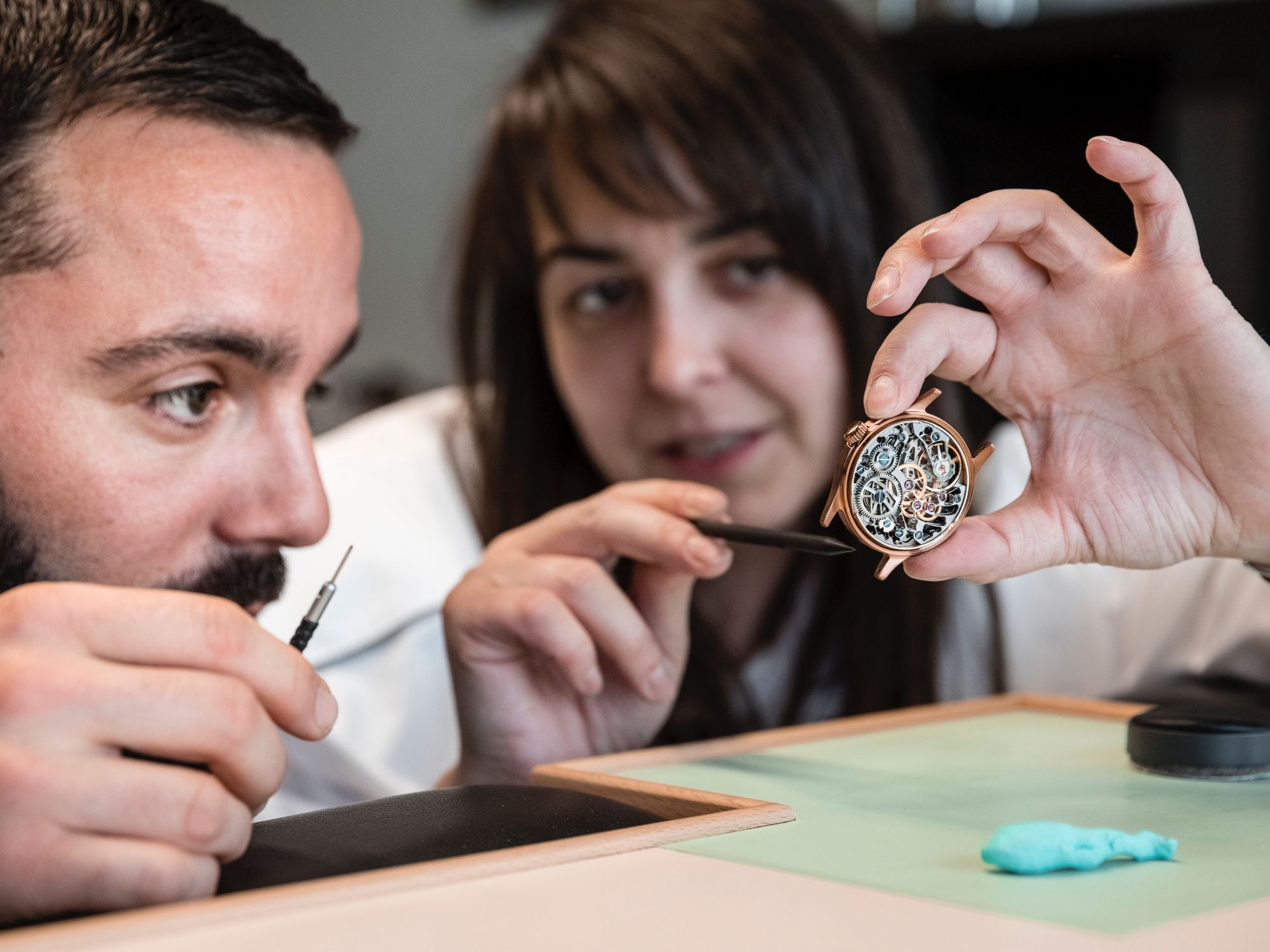 Zusammensetzen der Uhr