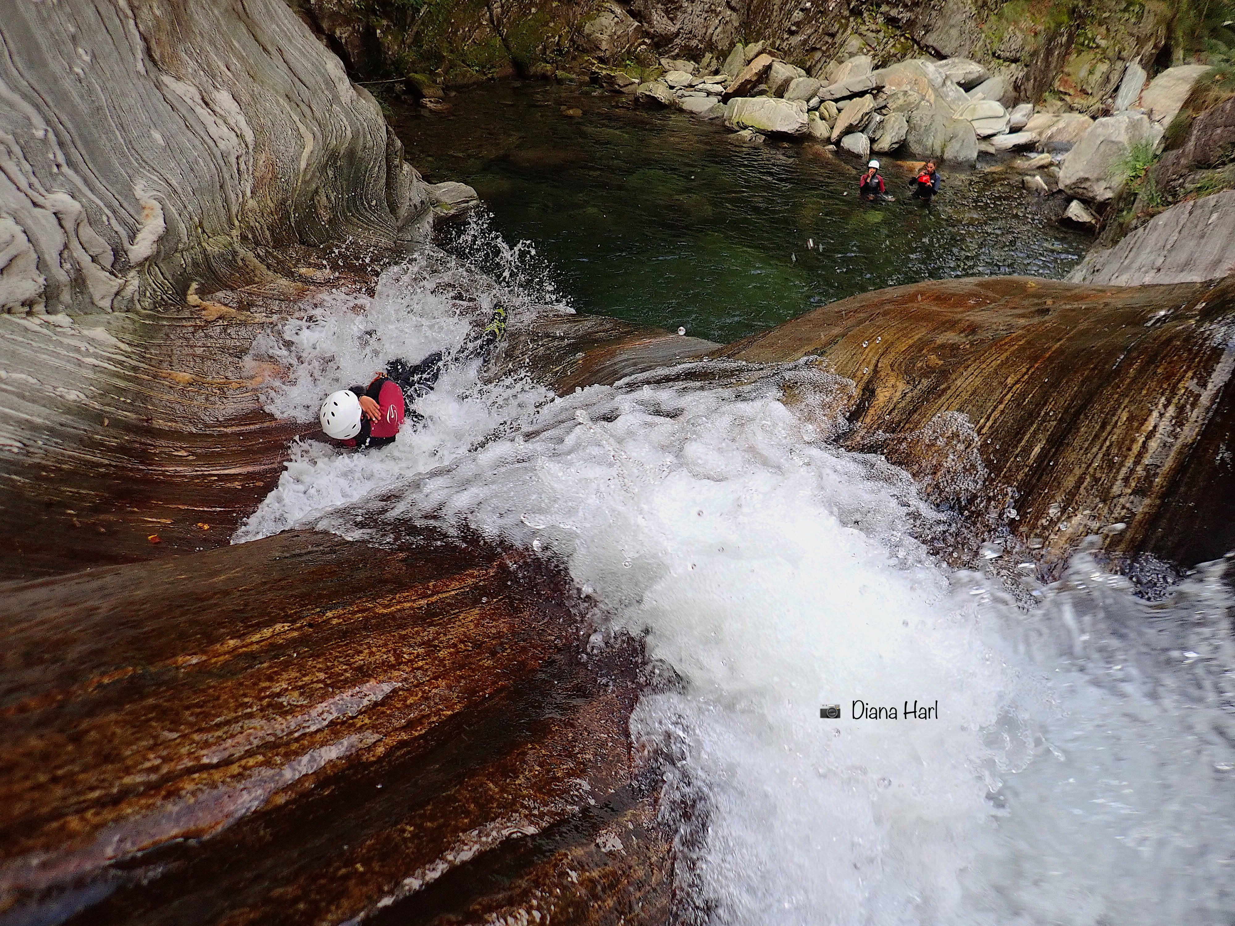 Canyoning Val Grande: Oplev en spændende nedstigning i vandfaldet omgivet af betagende natur.