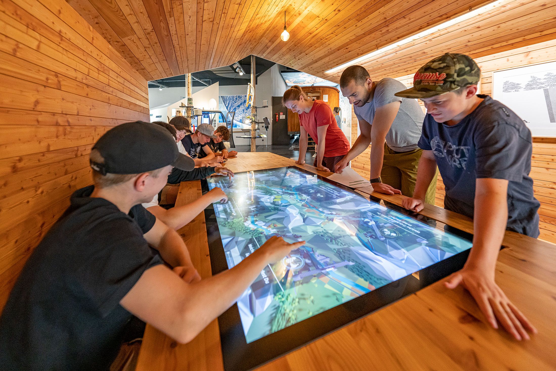 World Nature Forum: Kinder erkunden interaktive Naturausstellung in aufregendem Museum.