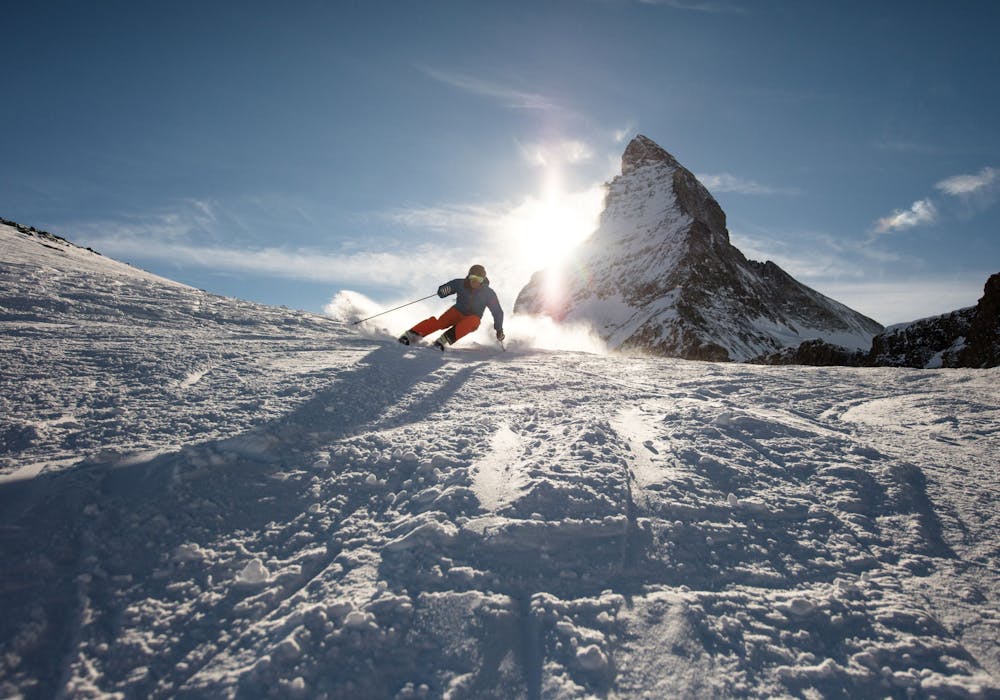 Skiers in front of Matterhorn (Photo: © Pascal Gertschen, Zermatt Tourism)