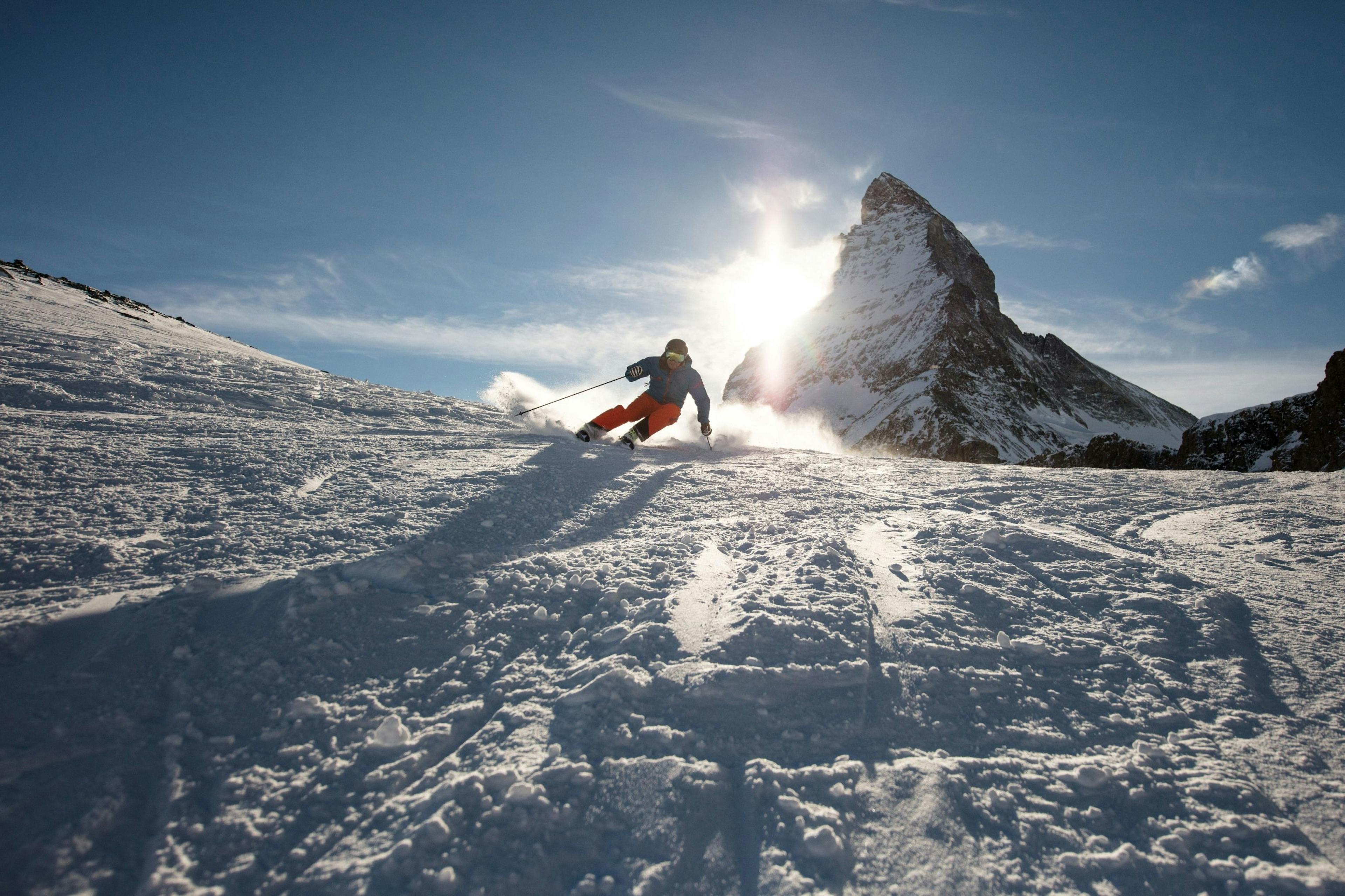 Skieurs devant le Cervin (photo : © Pascal Gertschen, Zermatt Tourisme)