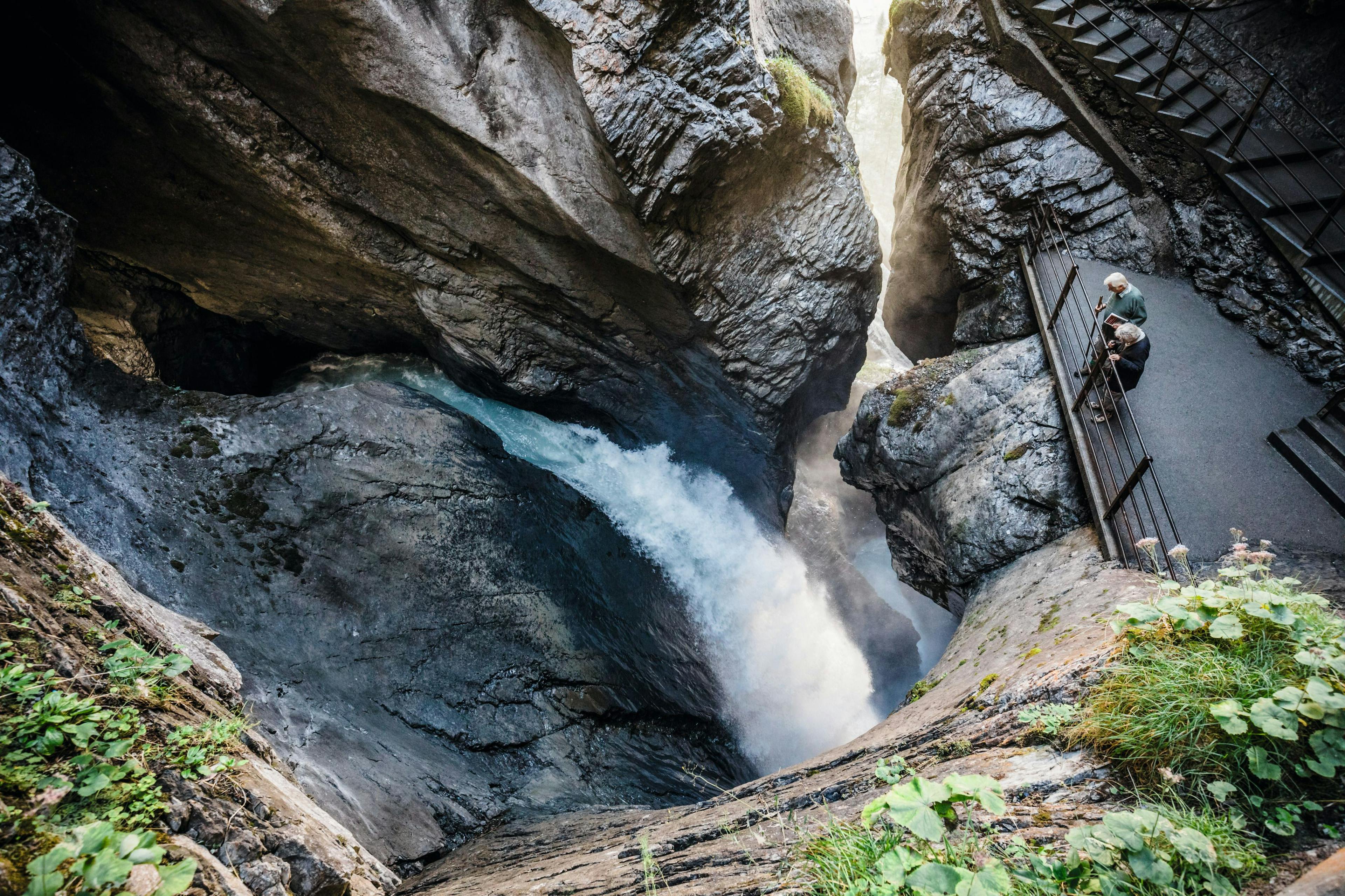 Rosenlauischlucht: impresionante garganta con cascada, ideal para excursiones y experiencias en la naturaleza.