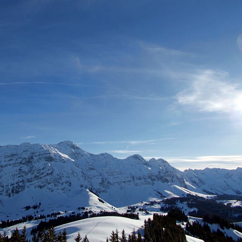 Сентіс в Альпштайні, засніжені гори, блакитне небо