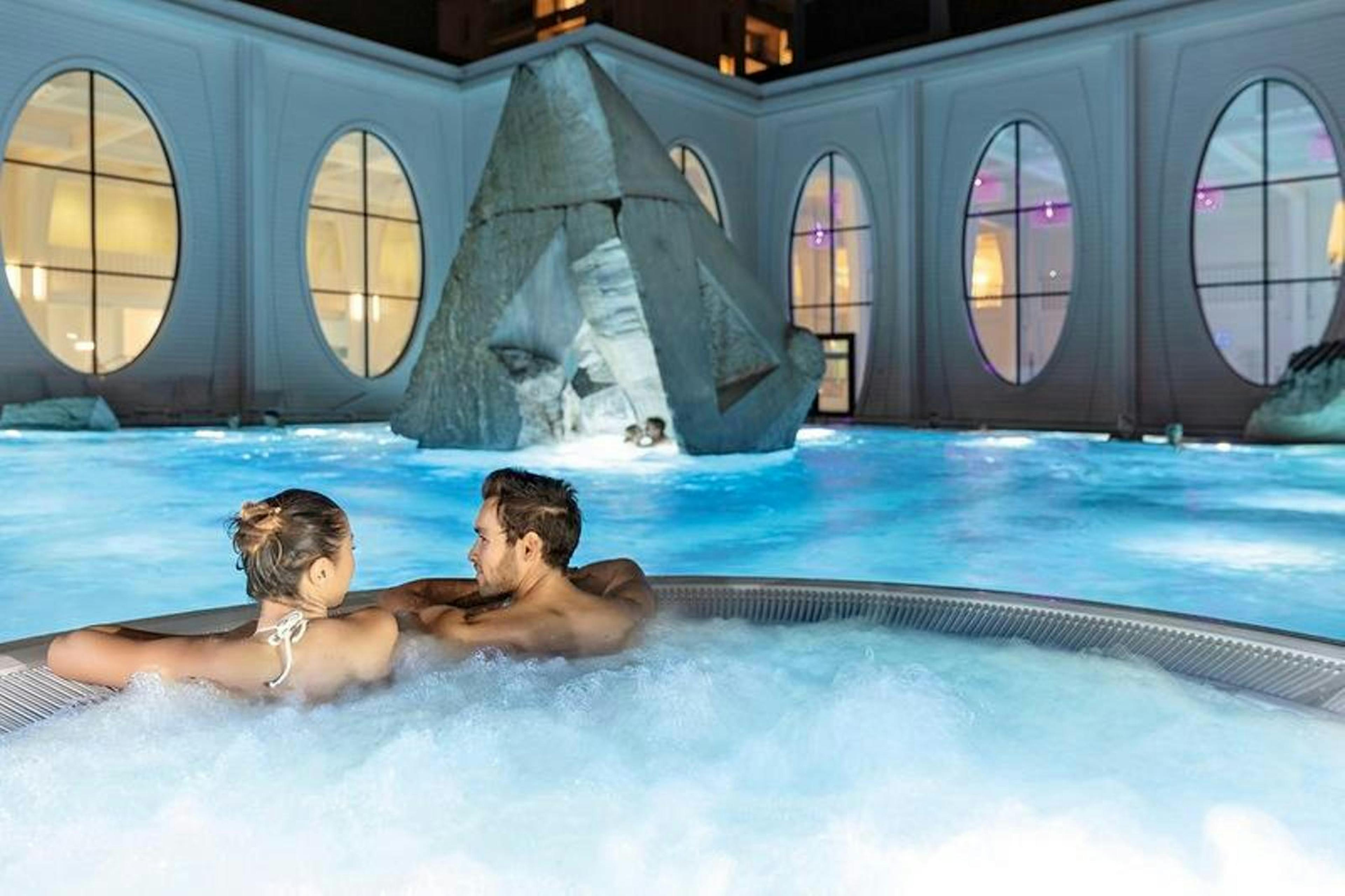 Relaxation in the Tamina Therme (Photo: Heidiland Tourism)