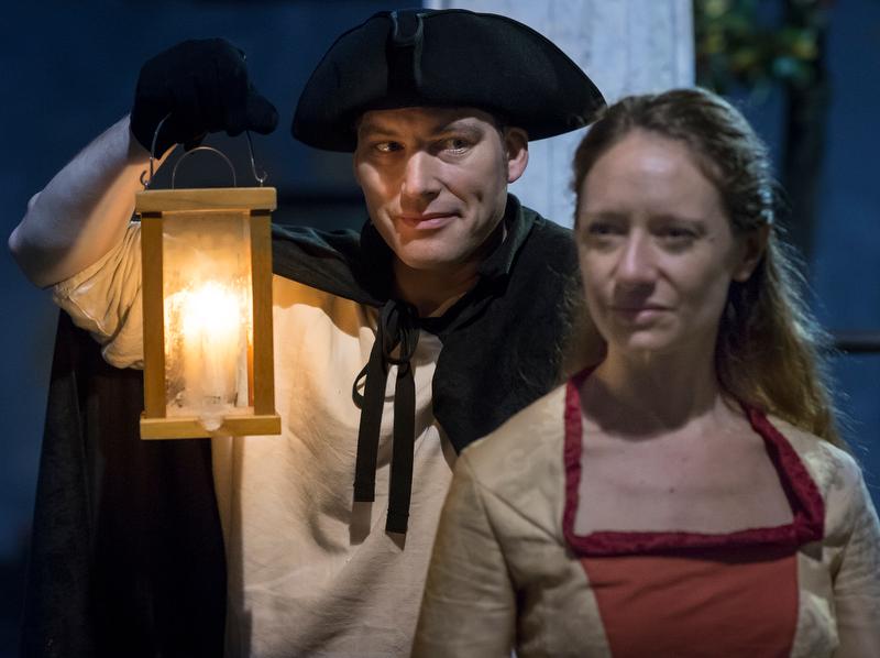 Pelancongan Bandar Basel malam hari bersama pemandu pelancong dan peserta