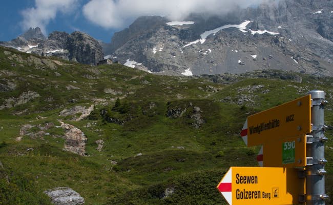 Mountain hiking trails (Photo: Juerg Altwegg, FotoPate Schweiz Mobil MySwitzerland)