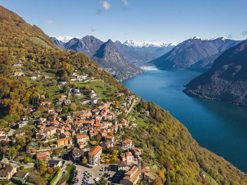 मोंटे ब्री: लेक ऑफ लुगाानो और आसपास के पर्वतों का शानदार दृश्य