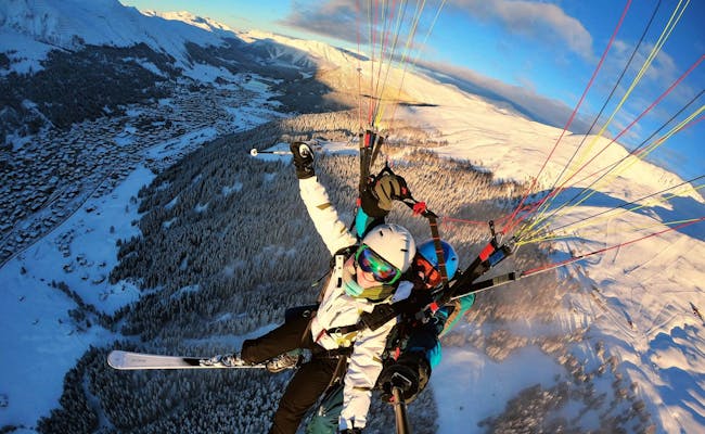 Sciare e volare (Foto: Air Davos)
