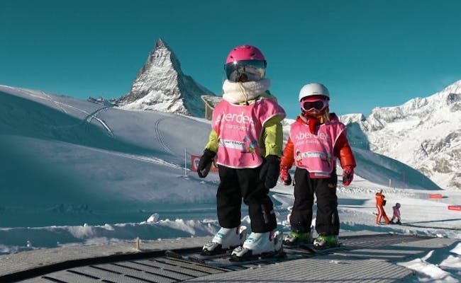 Skiing children (Photo: Zermatters)