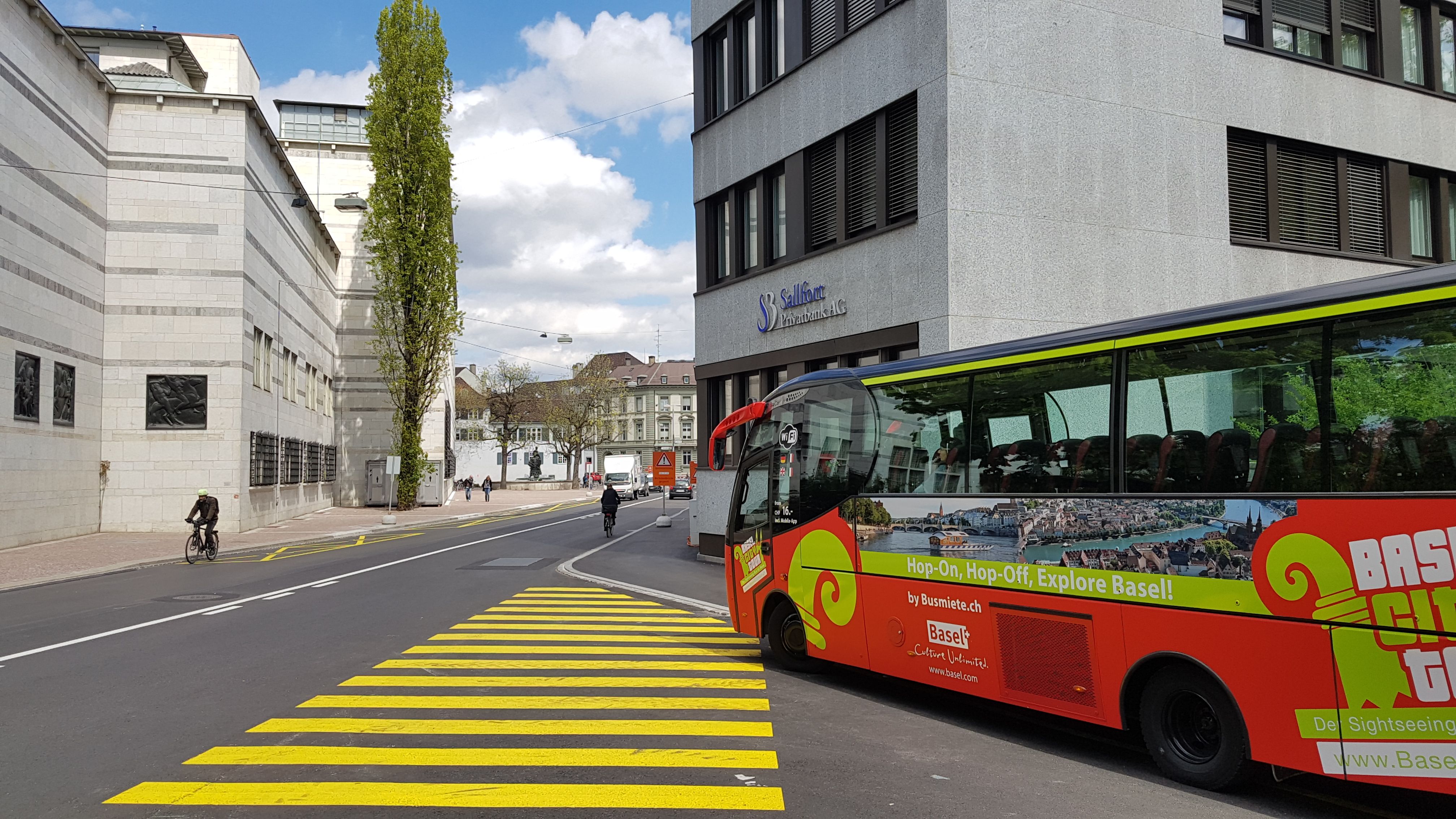 ทัวร์บัสเบเซิล รอบเมือง, ทัวร์บัสแดง, มุมมองจากถนน, เมฆ