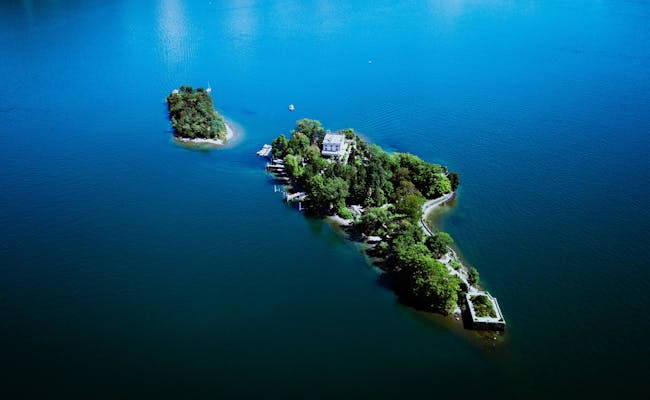 Kepulauan Brissago: pemandangan yang indah dengan tumbuh-tumbuhan yang subur di Lago Maggiore, sesuai untuk pencinta alam dan romantik.