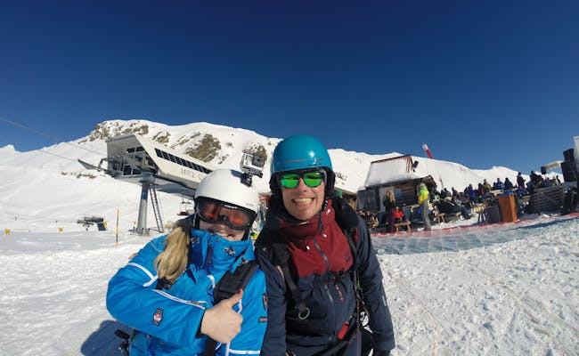 Fondue fun paragliding Davos Winter (Photo: Joyride)