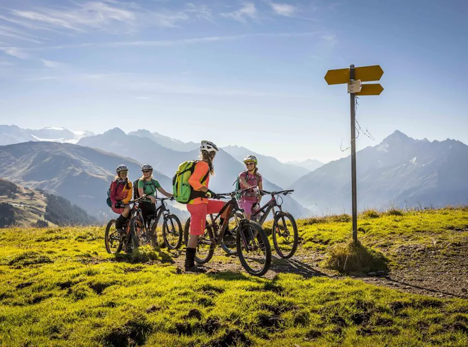 Männlichen Sommer Biken