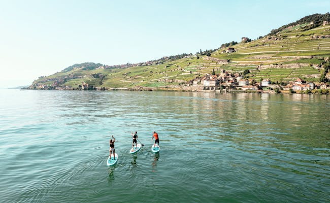Stand-up paddling in summer (Photo: Switzerland Tourism Dominik Baur)
