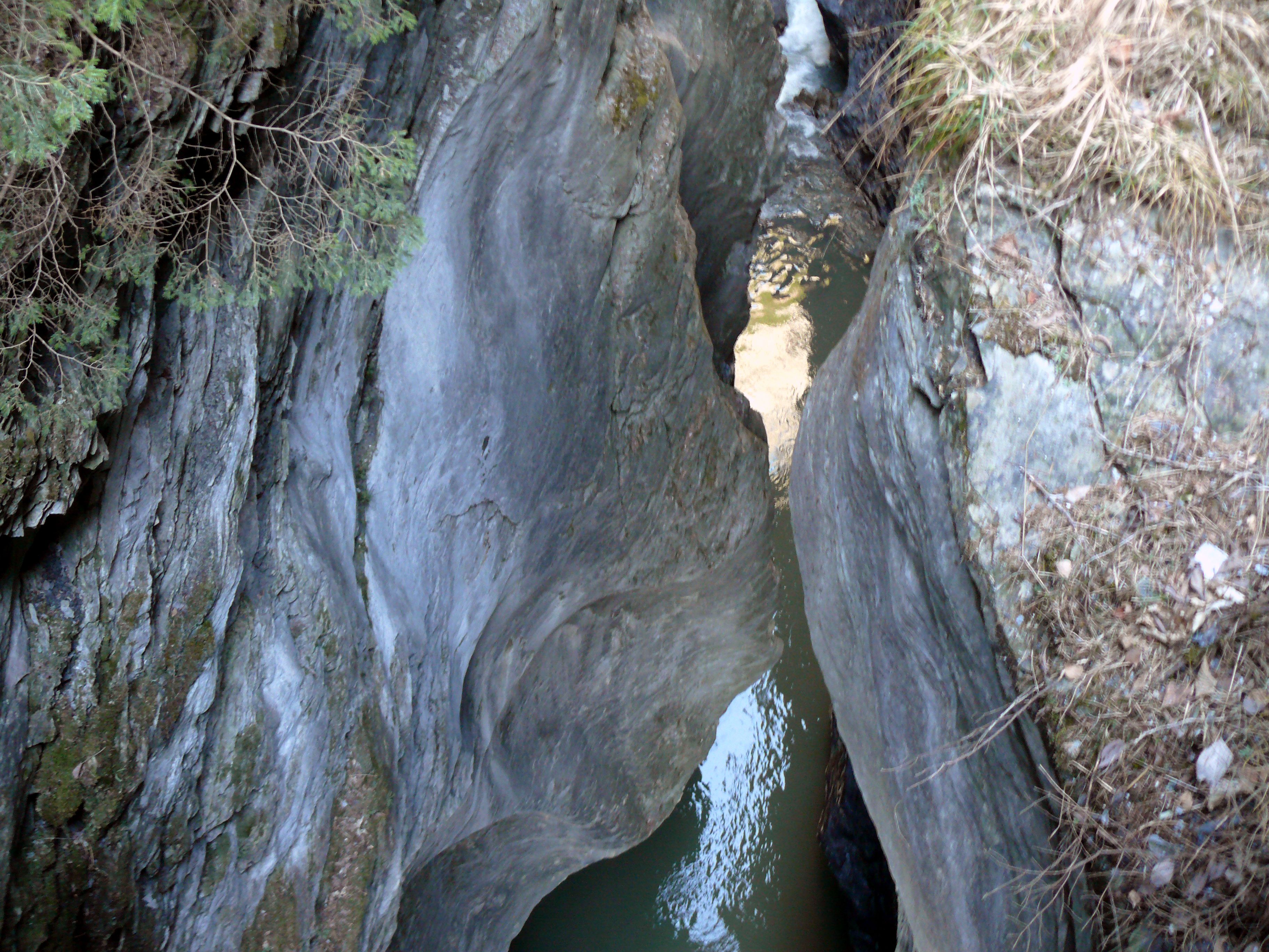 Viamala: jurang menakjubkan dengan aliran air jernih, cocok untuk hiking dan pengalaman alam