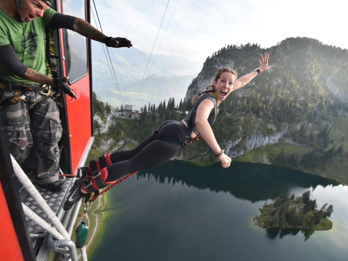 Mit Dem Kopf Voran Springen Bungee Jumping - die besten Sprünge in der Schweiz 2025