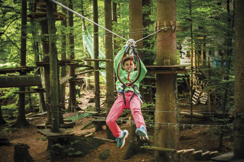 Familie Ausflug Schweiz Seilpark Interlaken