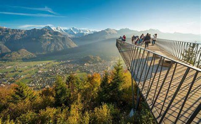 Harder Kulm ทัศนียภาพมองเห็น Interlaken และเทือกเขาแอลป์ในฤดูใบไม้ร่วง