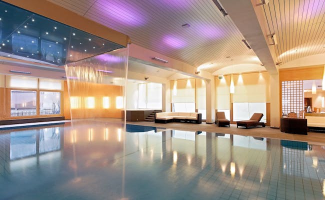 Relax in a spa when it rains outside (Photo: Grand Hotel Zermatterhof)