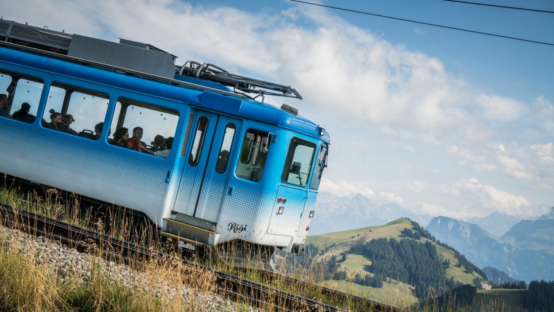 रिगी भाननें गोल्डाउ की सुंदर परिदृश्य से गुजरता है।