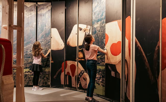 Trauffer Erlebniswelt: I bambini scoprono giochi creativi in un ambiente affascinante.