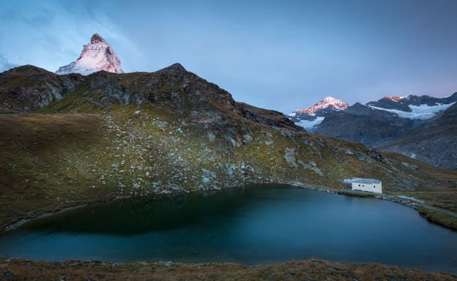 Schwarzsee: lago de montaña con el Matterhorn, entorno ideal para excursionistas y amantes de la naturaleza en el Glacier Paradise.
