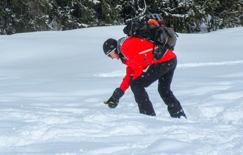 Corso di neve: Impara a navigare in sicurezza nella neve e a osservare attentamente per riconoscere i pericoli.