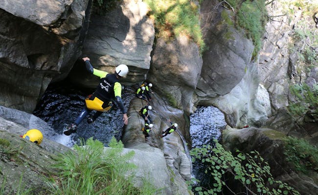 Canyoning Corippo: An unforgettable adventure in Ticino, surrounded by stunning nature.