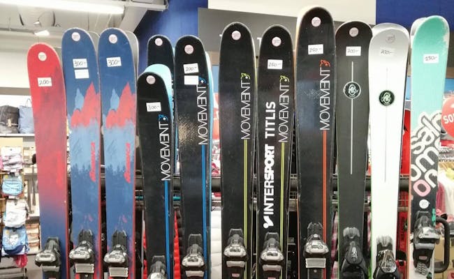 Dans la location de ski, tu seras conseillé de manière professionnelle (photo : Titlis Rent)