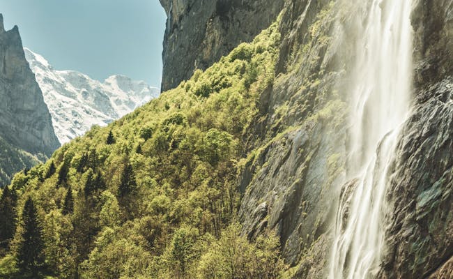 Staubbach Falls in Lauterbrunnen (Photo: Switzerland Tourism Iris Kuerschner)