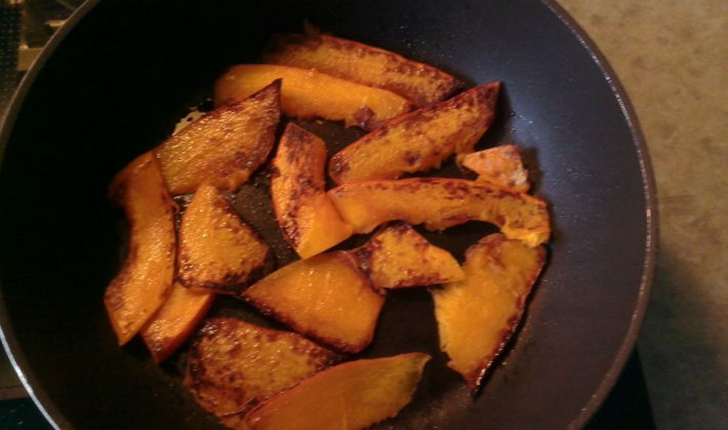 Frying pumpkin pieces in a pan, Lenzburg 2023