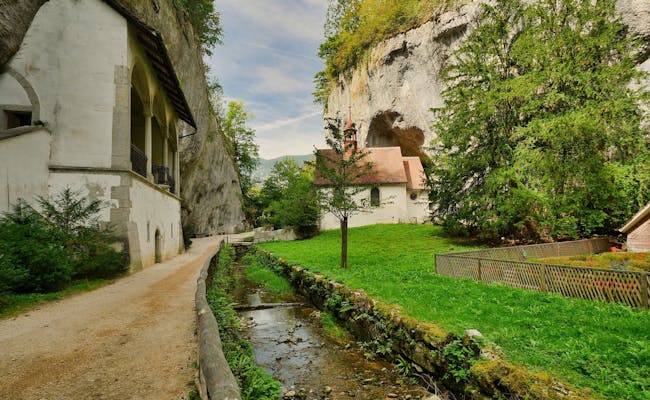 维雷纳峡谷的隐士小屋,被自然和壮丽的风景环绕。