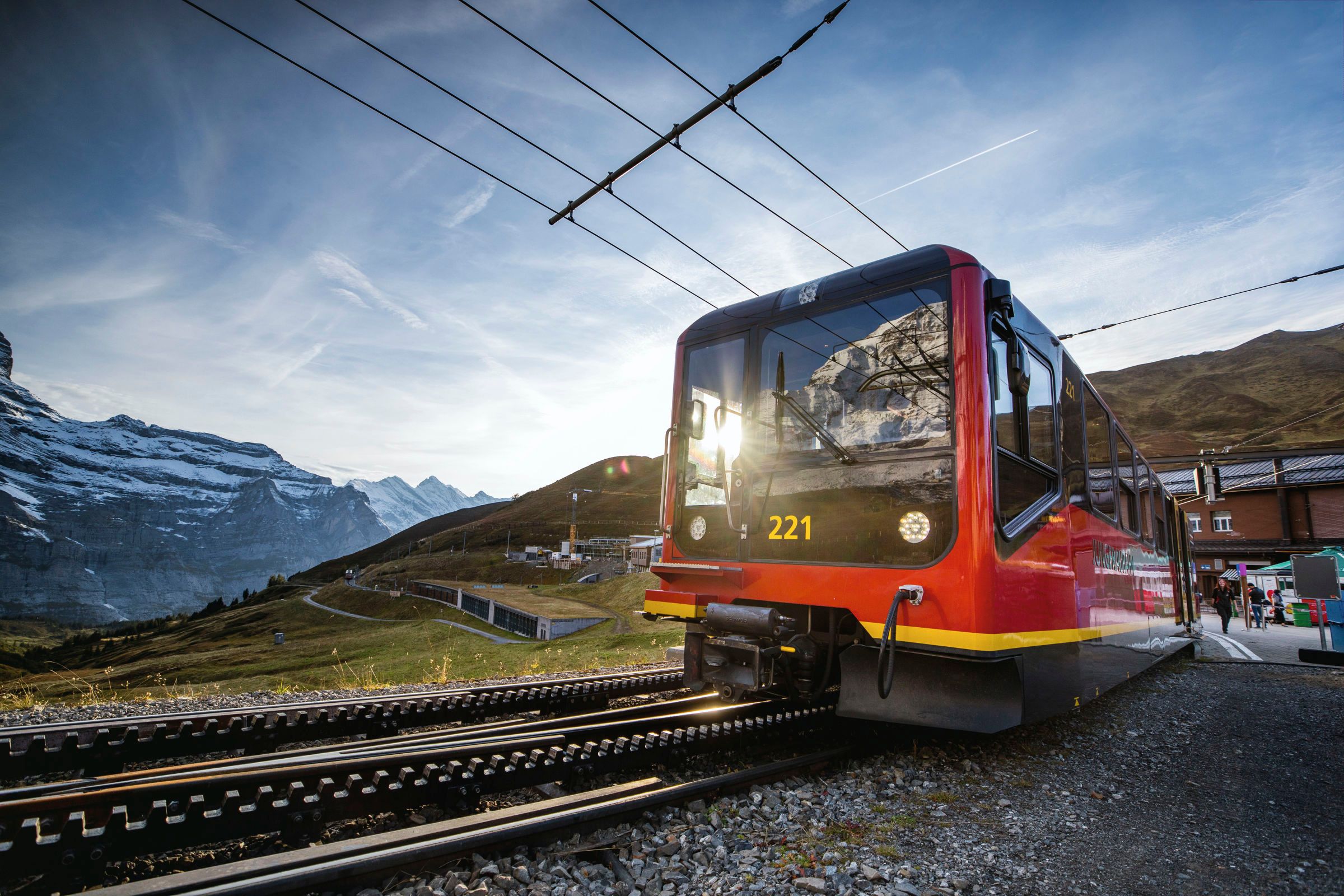 Jungfraubahn : Profite de la balade vers la Petite Scheidegg avec vue sur le paysage hivernal et les montagnes.